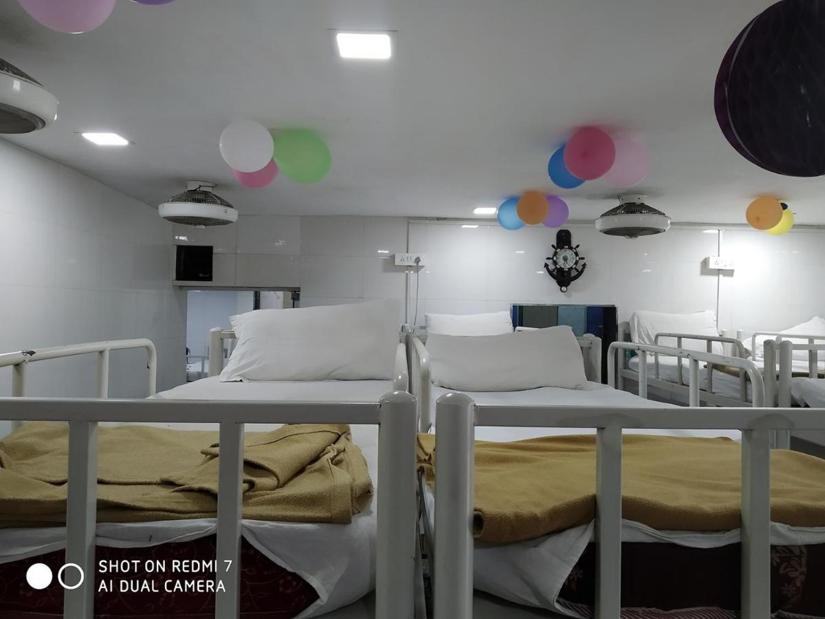 Star Dormitory Mumbai Eksteriør bilde