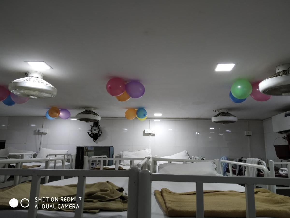 Star Dormitory Mumbai Eksteriør bilde