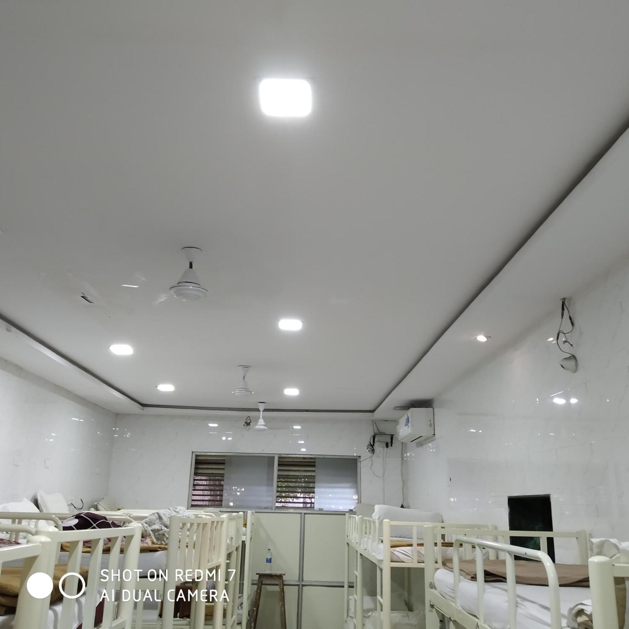 Star Dormitory Mumbai Eksteriør bilde