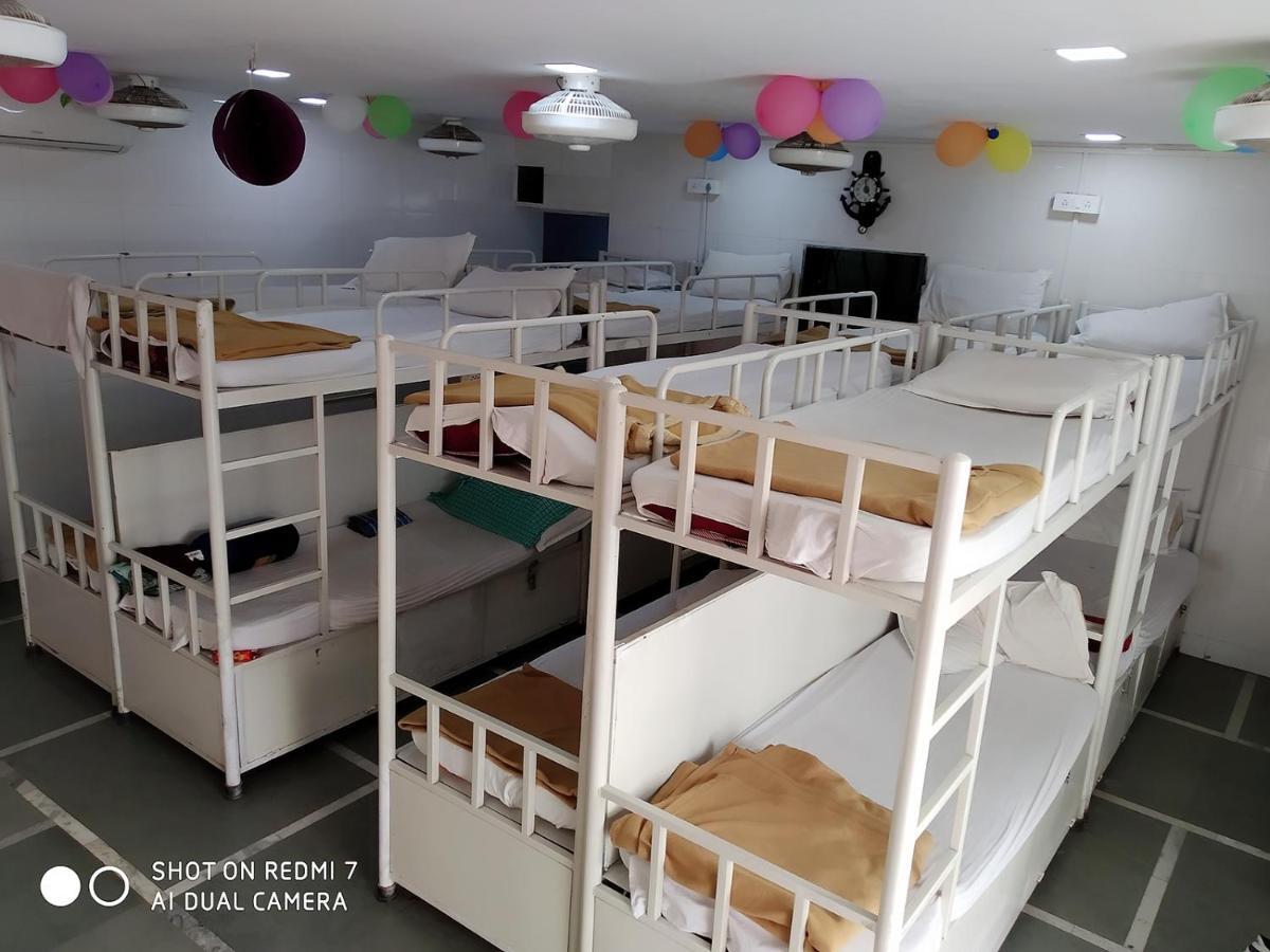 Star Dormitory Mumbai Eksteriør bilde